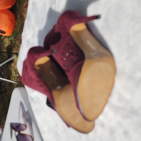 Heels - Picture 4 of 4